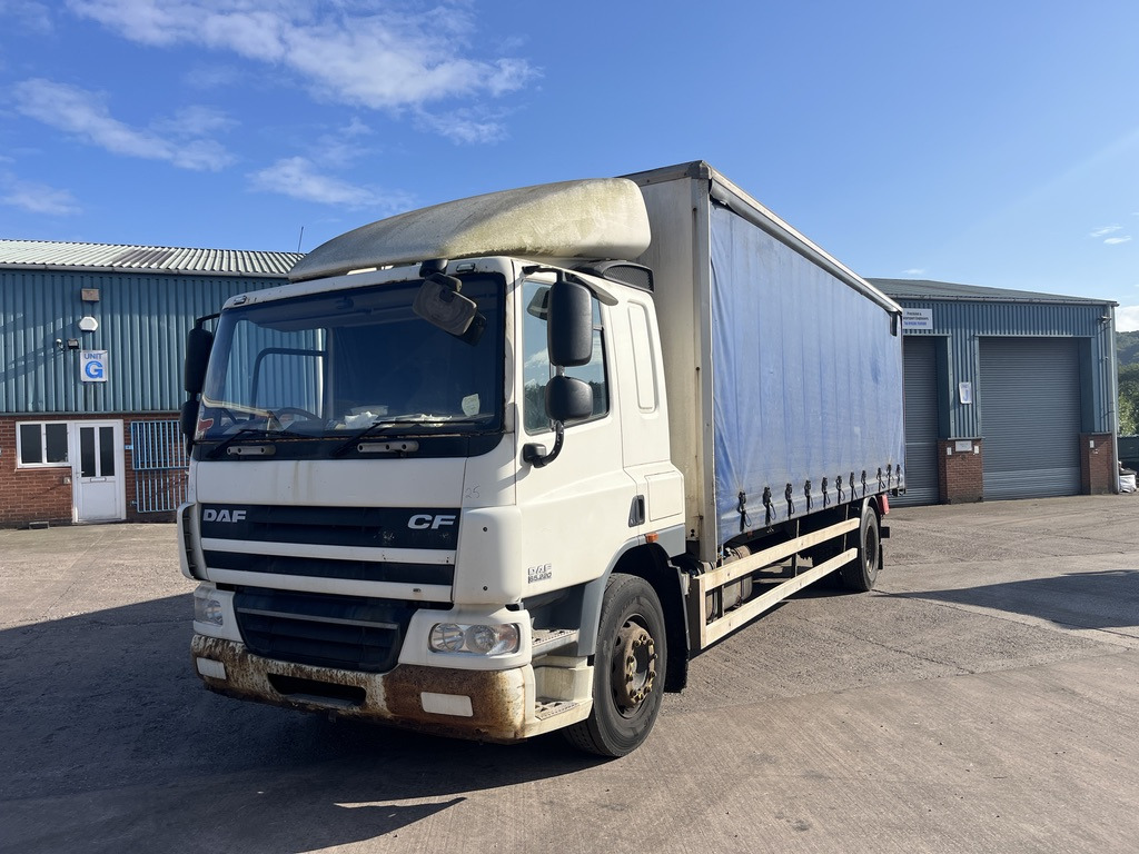 Daf 65CF 220 4x2 Curtain side - Curtainsider truck: picture 1 Daf 65CF 220 4x2 Curtain side - Curtainsider truck: picture 1