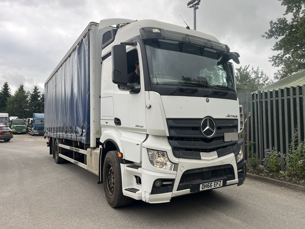 Mercedes Actros 2532 6x2 Curtaij side - Curtainsider truck: picture 1 Mercedes Actros 2532 6x2 Curtaij side - Curtainsider truck: picture 1