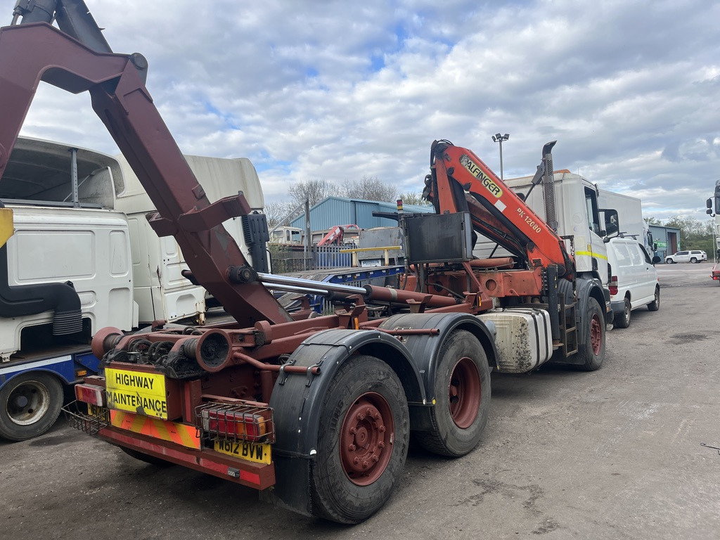 Scania 94D 260 6x2 Rigid - Hook lift truck, Crane truck: picture 5 Scania 94D 260 6x2 Rigid - Hook lift truck, Crane truck: picture 5