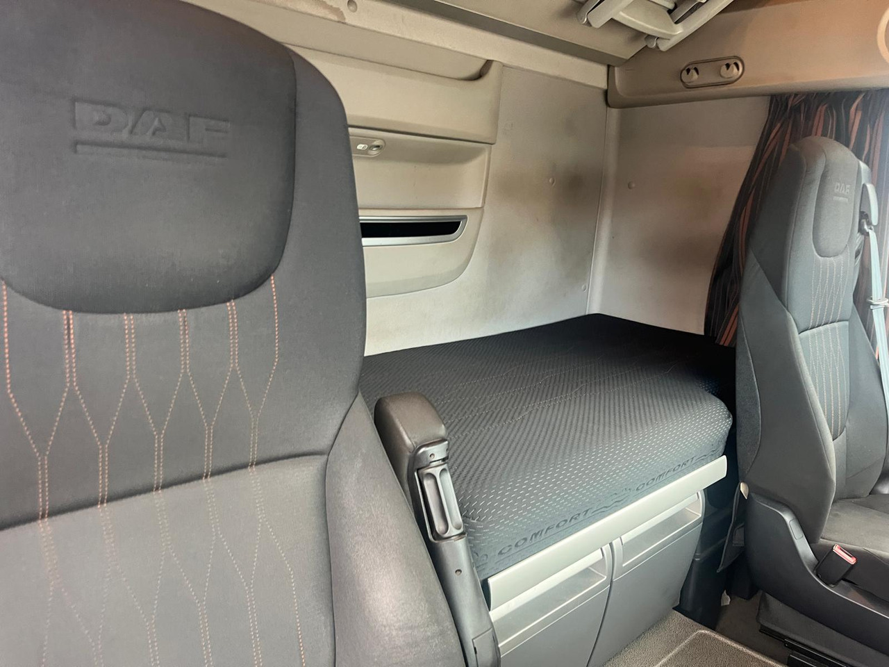 Tractor unit DAF XF 530: picture 7