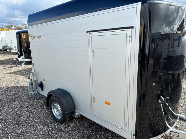 Cheval Liberte Debon Roadster 400 Alu + Türe 1300 kg, 100 km/h, 320x167x200cm - Closed box trailer: picture 3 Cheval Liberte Debon Roadster 400 Alu + Türe 1300 kg, 100 km/h, 320x167x200cm - Closed box trailer: picture 3