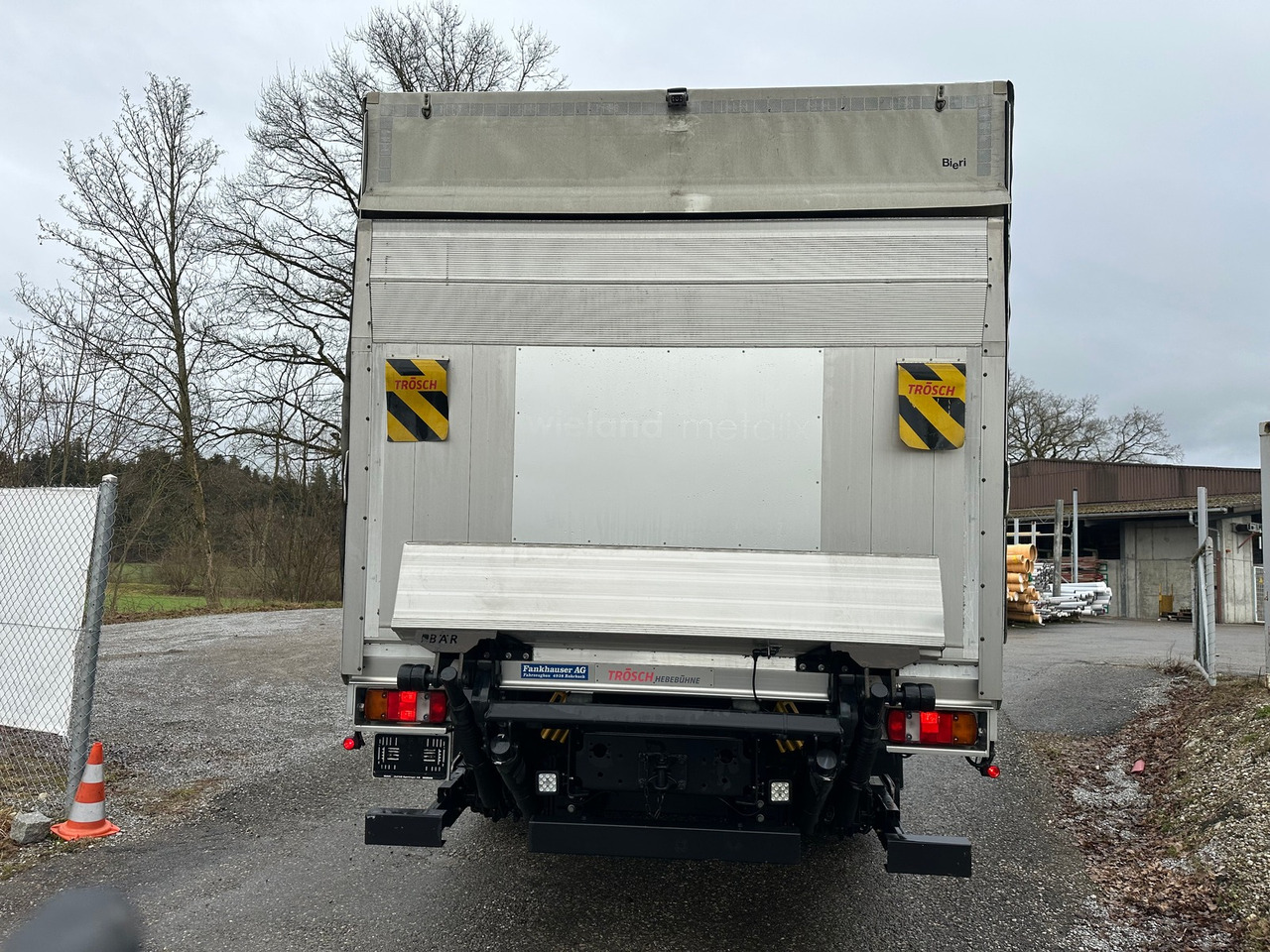 MAN TGS 26.400 6x2 - Curtainsider truck: picture 5 MAN TGS 26.400 6x2 - Curtainsider truck: picture 5