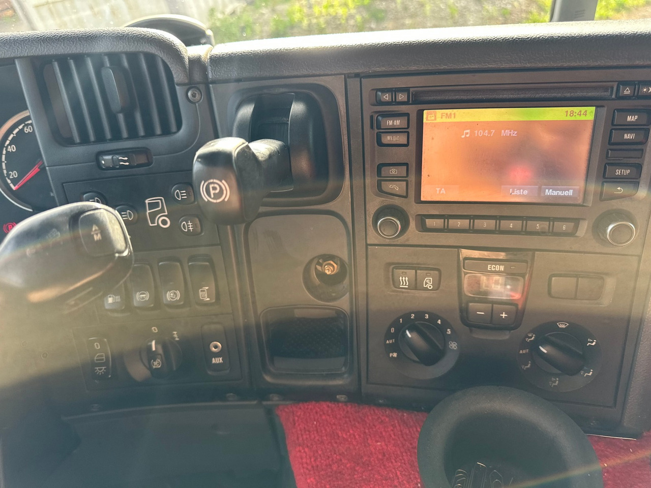 SCANIA P410 Euro6 4x2 Palfinger 13001 - Dropside/ Flatbed truck, Crane truck: picture 3 SCANIA P410 Euro6 4x2 Palfinger 13001 - Dropside/ Flatbed truck, Crane truck: picture 3