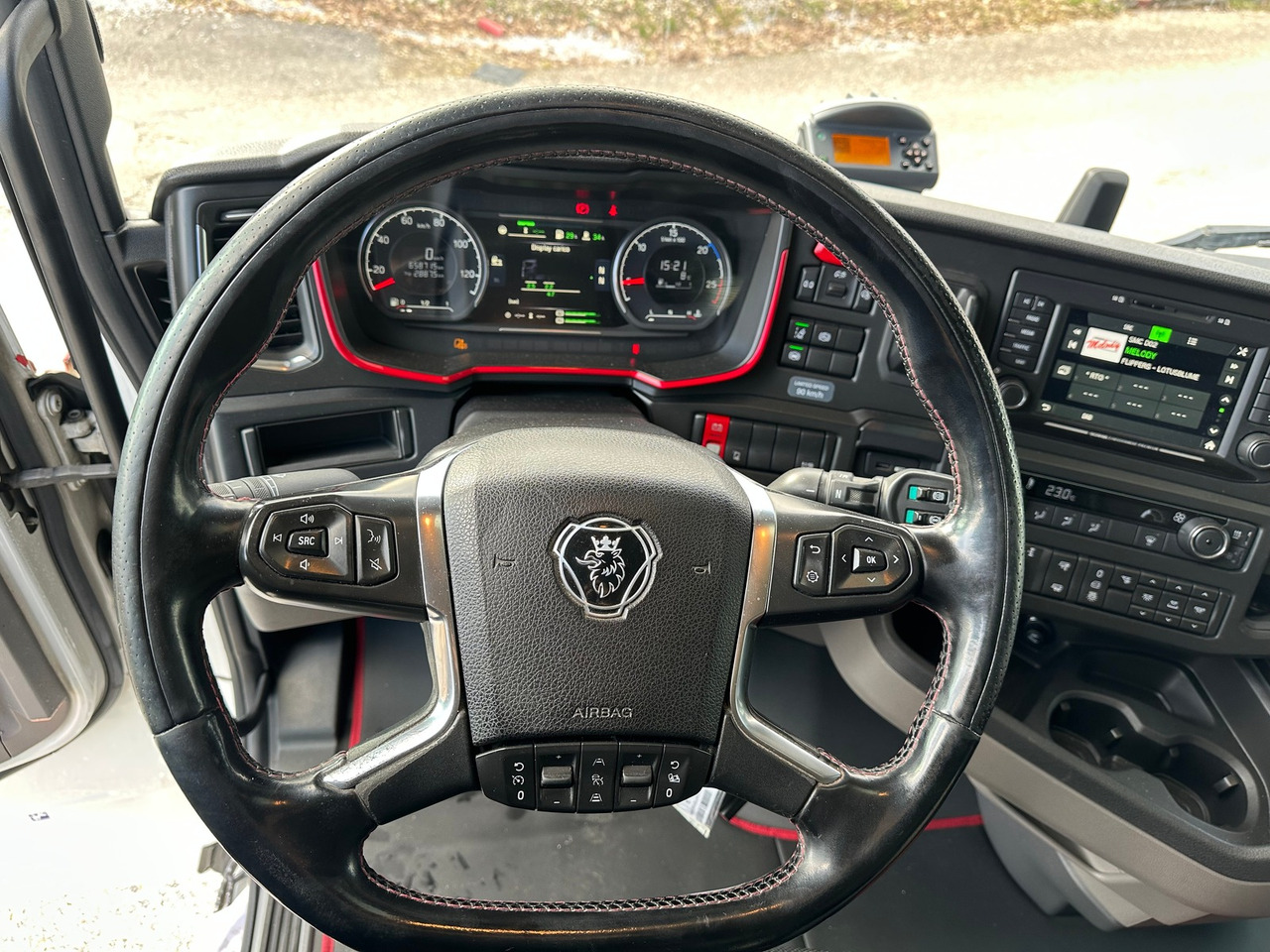 SCANIA S580 V8 4x2 - Tractor unit: picture 2 SCANIA S580 V8 4x2 - Tractor unit: picture 2