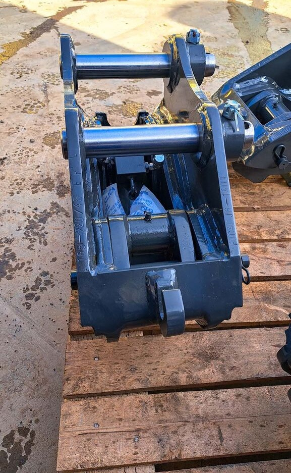 BQC 04 - Quick coupler for Excavator: picture 3 BQC 04 - Quick coupler for Excavator: picture 3