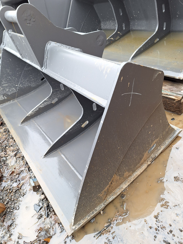 Balavto Slope bucket 1600 mm Volvo S60 - Bucket: picture 2 Balavto Slope bucket 1600 mm Volvo S60 - Bucket: picture 2