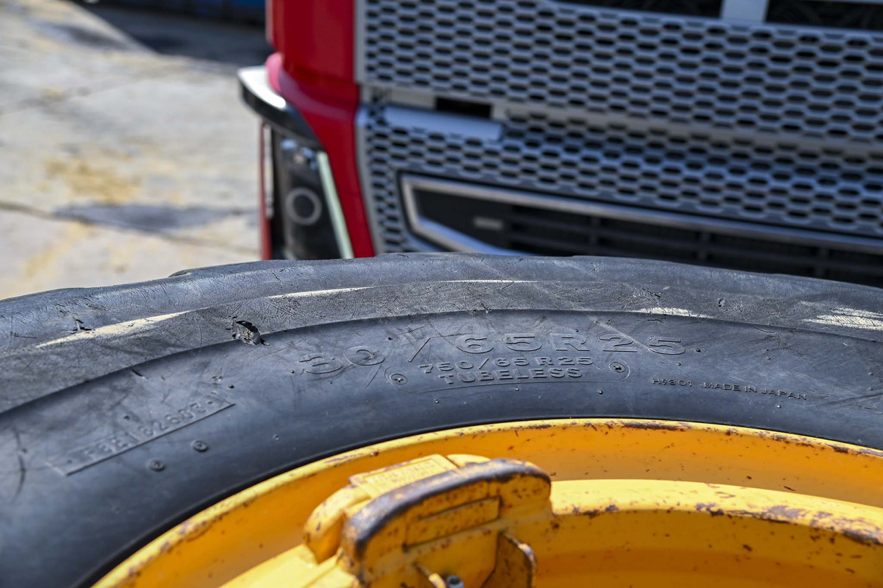 Wheel and tire package for Dumper Bridgestone tires 30/65R25 with rims: picture 19