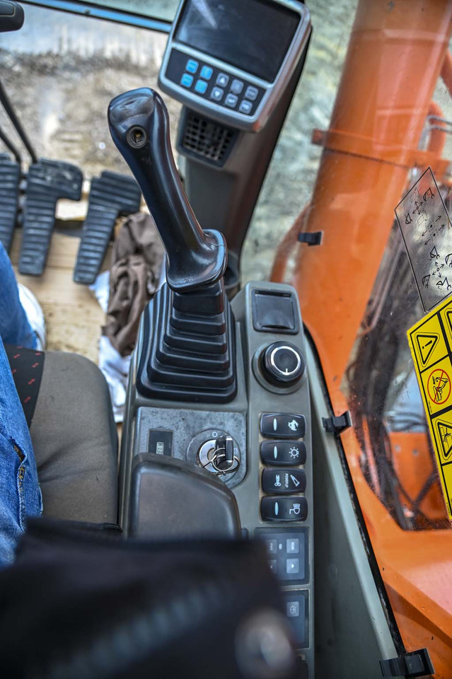 Crawler excavator DOOSAN DX340LC: picture 48