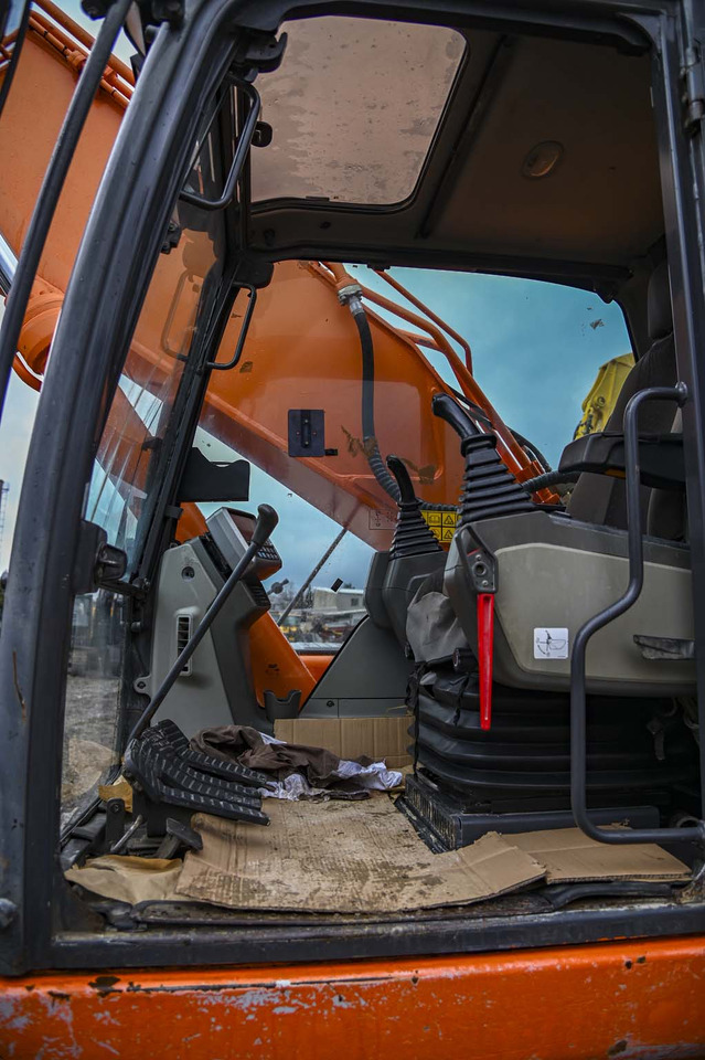 Crawler excavator DOOSAN DX340LC: picture 45