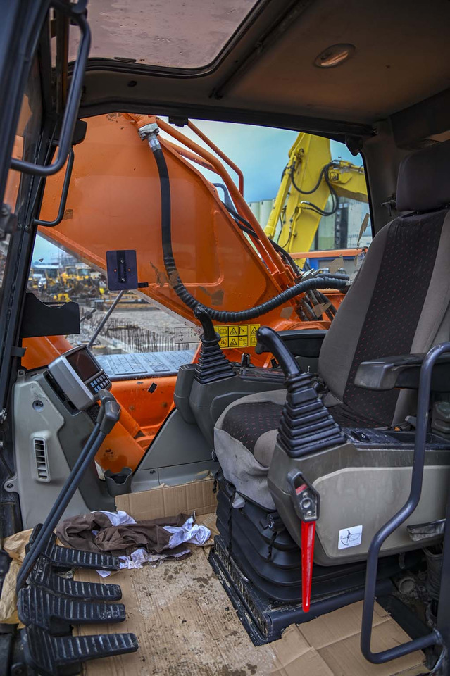 Crawler excavator DOOSAN DX340LC: picture 46
