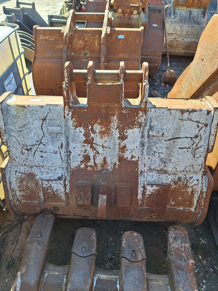 Digging bucket 1300 mm Volvo S1 - Excavator bucket: picture 1 Digging bucket 1300 mm Volvo S1 - Excavator bucket: picture 1