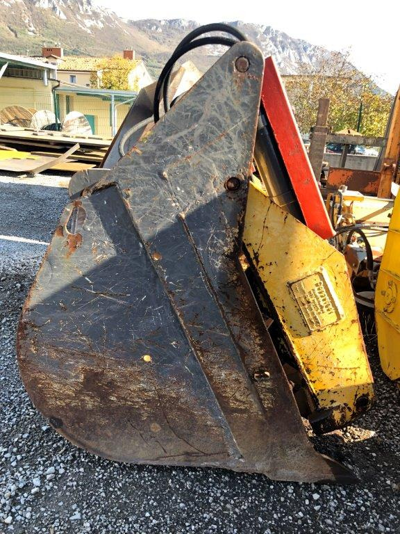 Front loader bucket with closure 2300 mm Volvo - Loader bucket for Wheel loader: picture 3 Front loader bucket with closure 2300 mm Volvo - Loader bucket for Wheel loader: picture 3