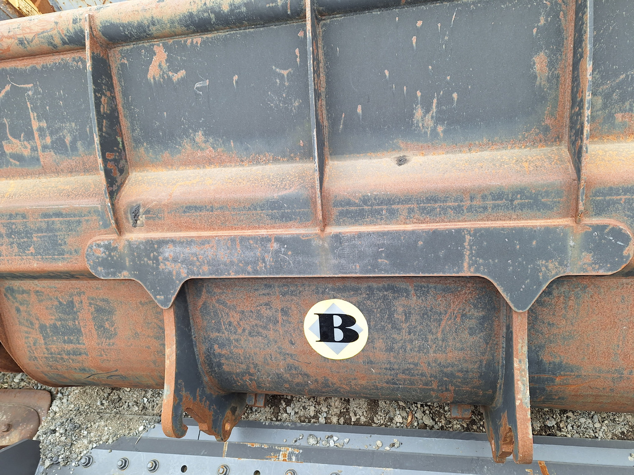 Loader bucket 2200 mm BOE - Loader bucket: picture 3 Loader bucket 2200 mm BOE - Loader bucket: picture 3