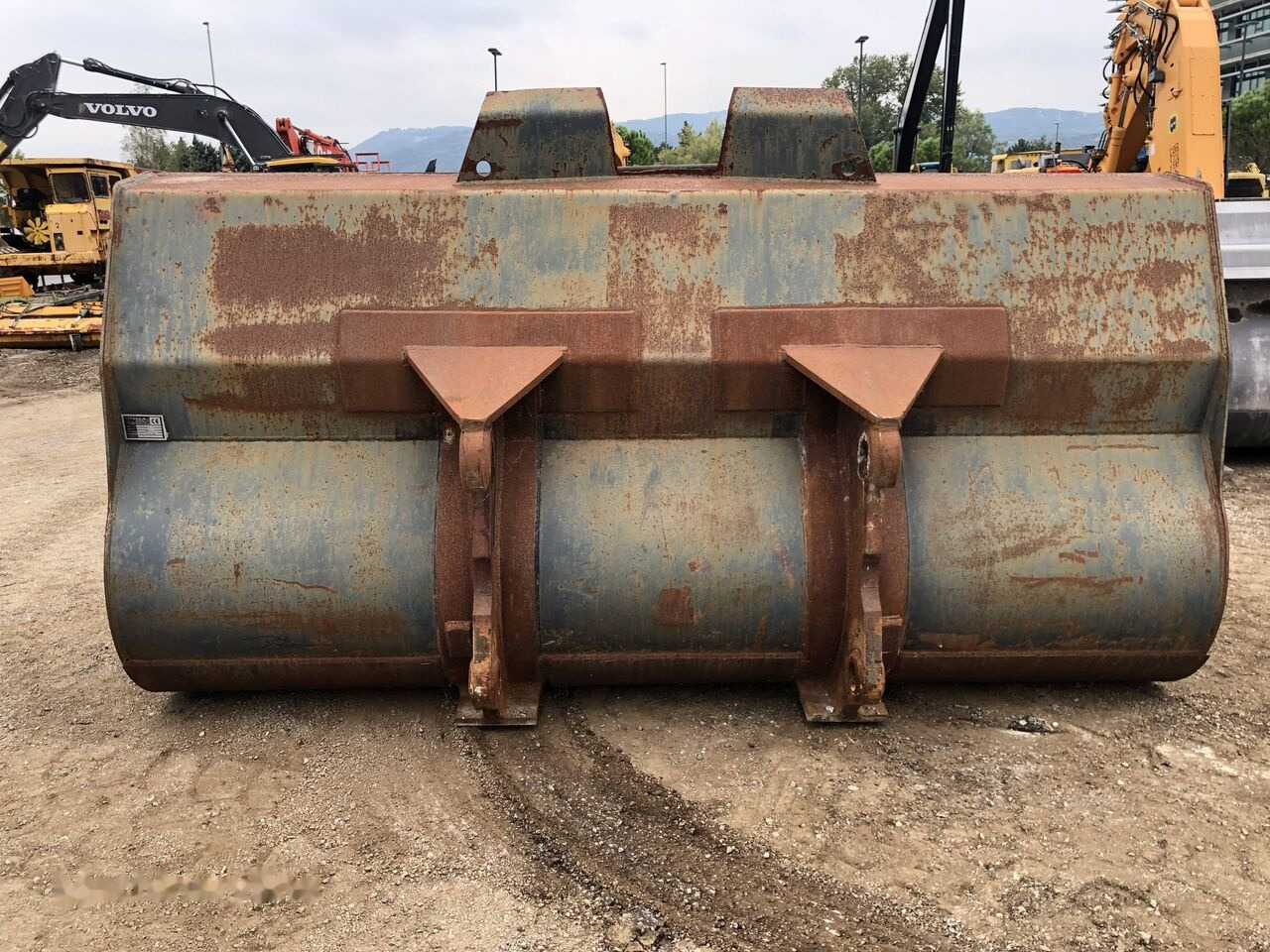 Loader bucket 3400 mm Volvo - Loader bucket: picture 4 Loader bucket 3400 mm Volvo - Loader bucket: picture 4