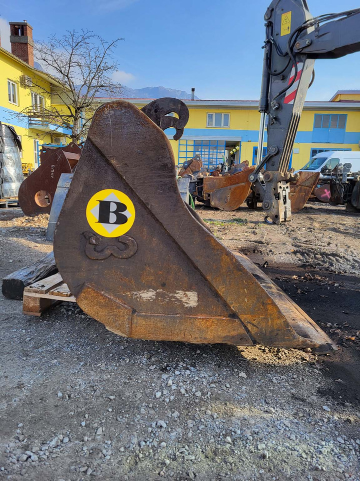 Slope bucket 2000 mm - Excavator bucket: picture 2 Slope bucket 2000 mm - Excavator bucket: picture 2