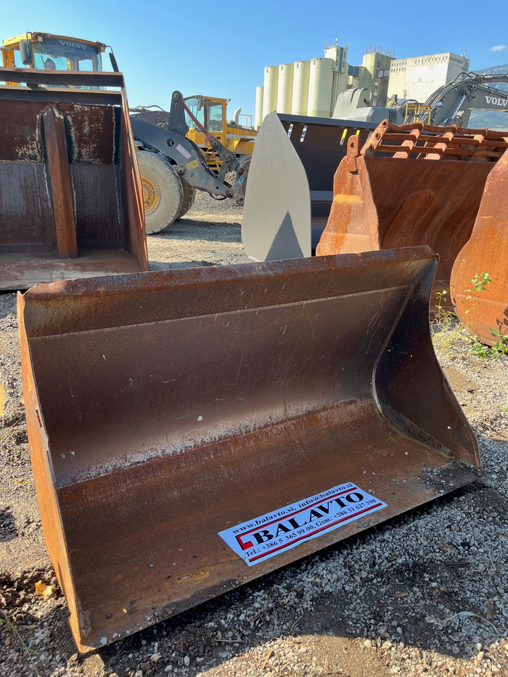 - Loader bucket: picture 3 - Loader bucket: picture 3