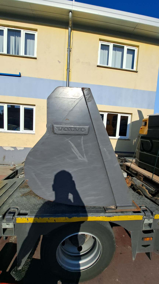 VOLVO 2500 mm for 12-15 ton wheel loaders - Loader bucket: picture 4 VOLVO 2500 mm for 12-15 ton wheel loaders - Loader bucket: picture 4