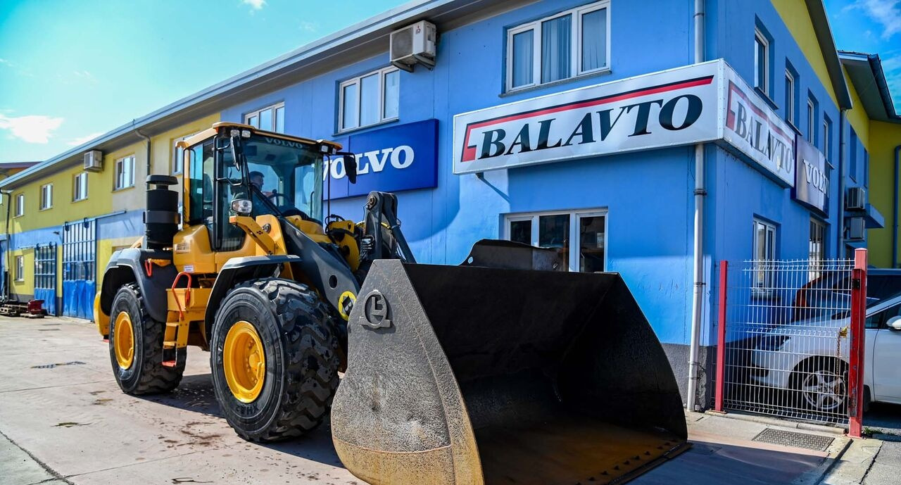Wheel loader Volvo L120H: picture 7