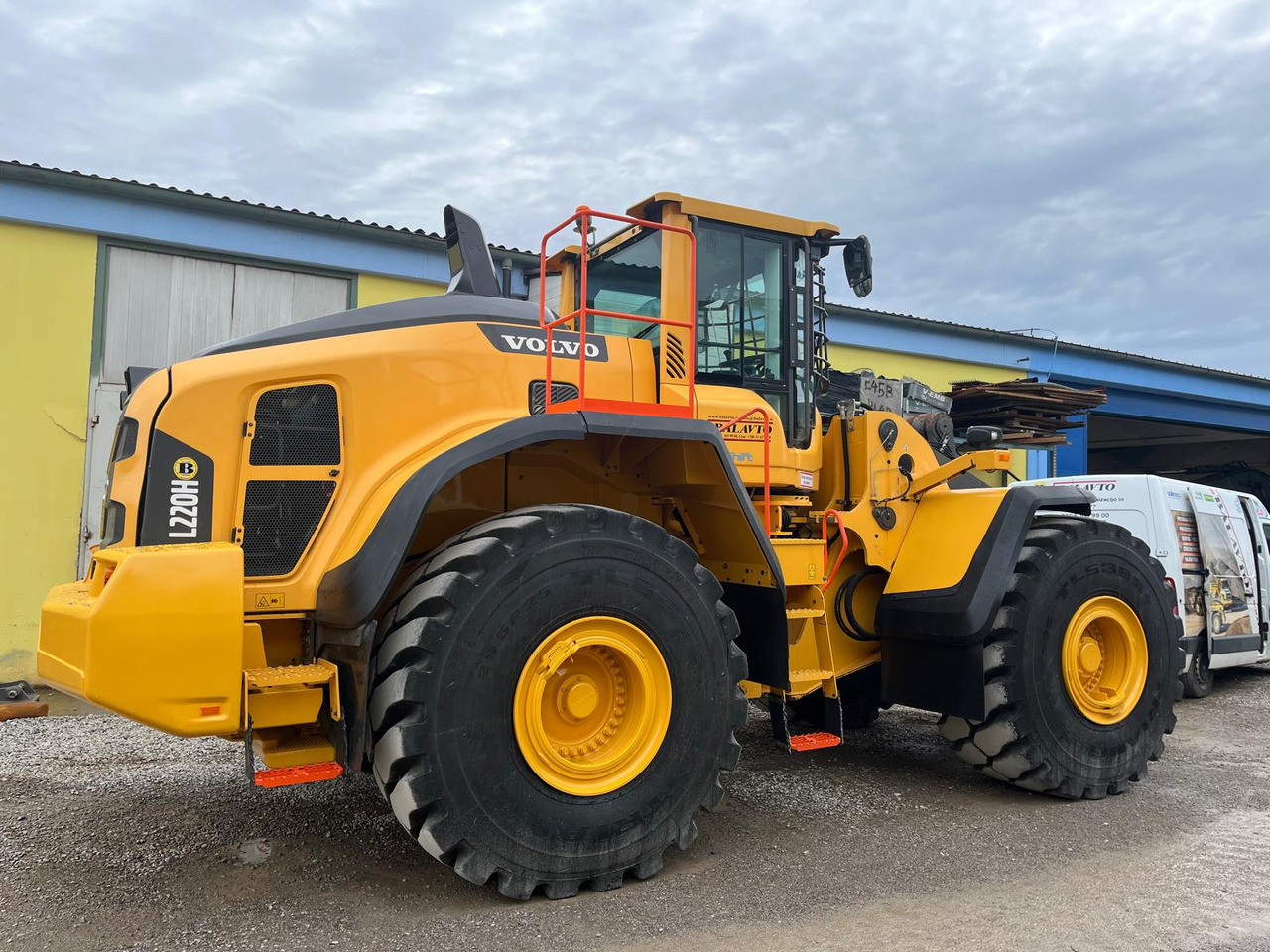 Volvo L220H - Wheel loader: picture 1 Volvo L220H - Wheel loader: picture 1