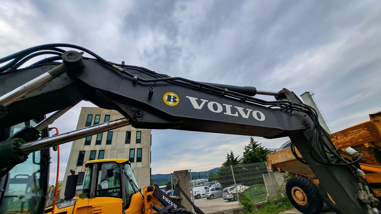 Volvo boom arm 14693314 Volvo EWR150E - Boom for Excavator: picture 1 Volvo boom arm 14693314 Volvo EWR150E - Boom for Excavator: picture 1