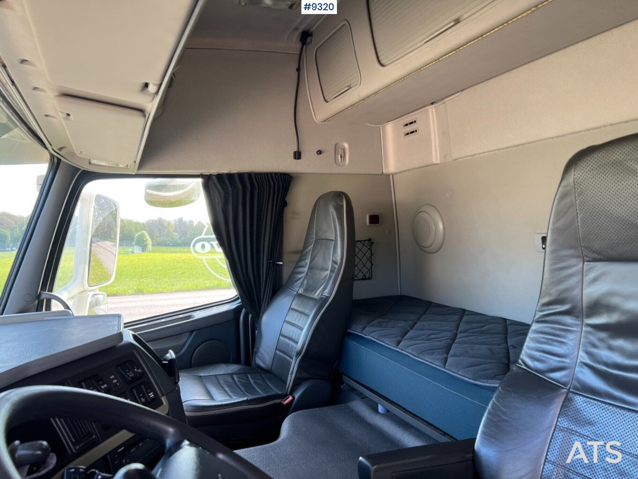 Box truck Volvo FM 6x2 with openable left side and tail lift - Box truck: picture 5 Box truck Volvo FM 6x2 with openable left side and tail lift - Box truck: picture 5