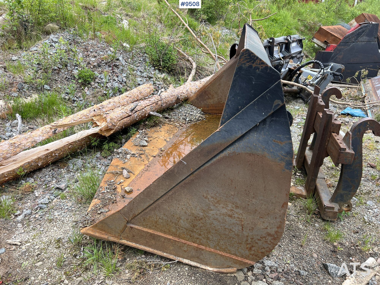 Bucket with Large BM - Loader bucket: picture 2 Bucket with Large BM - Loader bucket: picture 2