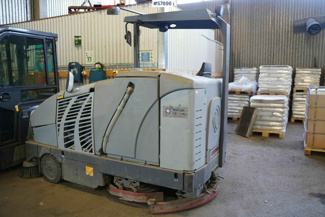 Cleaning machine Nilfisk CR1200 rep.object - Road sweeper: picture 2 Cleaning machine Nilfisk CR1200 rep.object - Road sweeper: picture 2