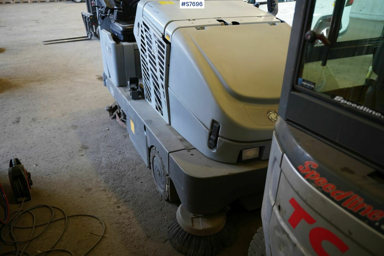 Cleaning machine Nilfisk CR1200 rep.object - Road sweeper: picture 4 Cleaning machine Nilfisk CR1200 rep.object - Road sweeper: picture 4