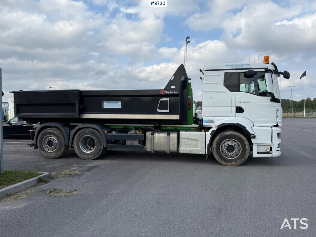 Hook lift MAN TGS 26.510 with crane flatbed and gravel flatbed - Hook lift truck: picture 5 Hook lift MAN TGS 26.510 with crane flatbed and gravel flatbed - Hook lift truck: picture 5