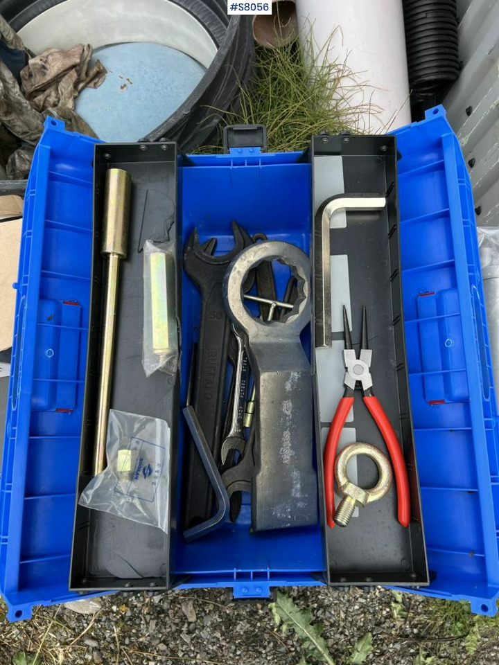 Hydraulic hammer Soosan SB100TS-P - Hydraulic hammer: picture 3 Hydraulic hammer Soosan SB100TS-P - Hydraulic hammer: picture 3