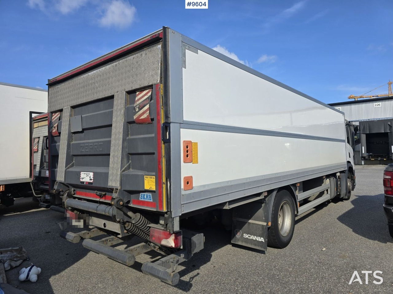 Scania P250 Liftable and lowerable body - Box truck: picture 3 Scania P250 Liftable and lowerable body - Box truck: picture 3