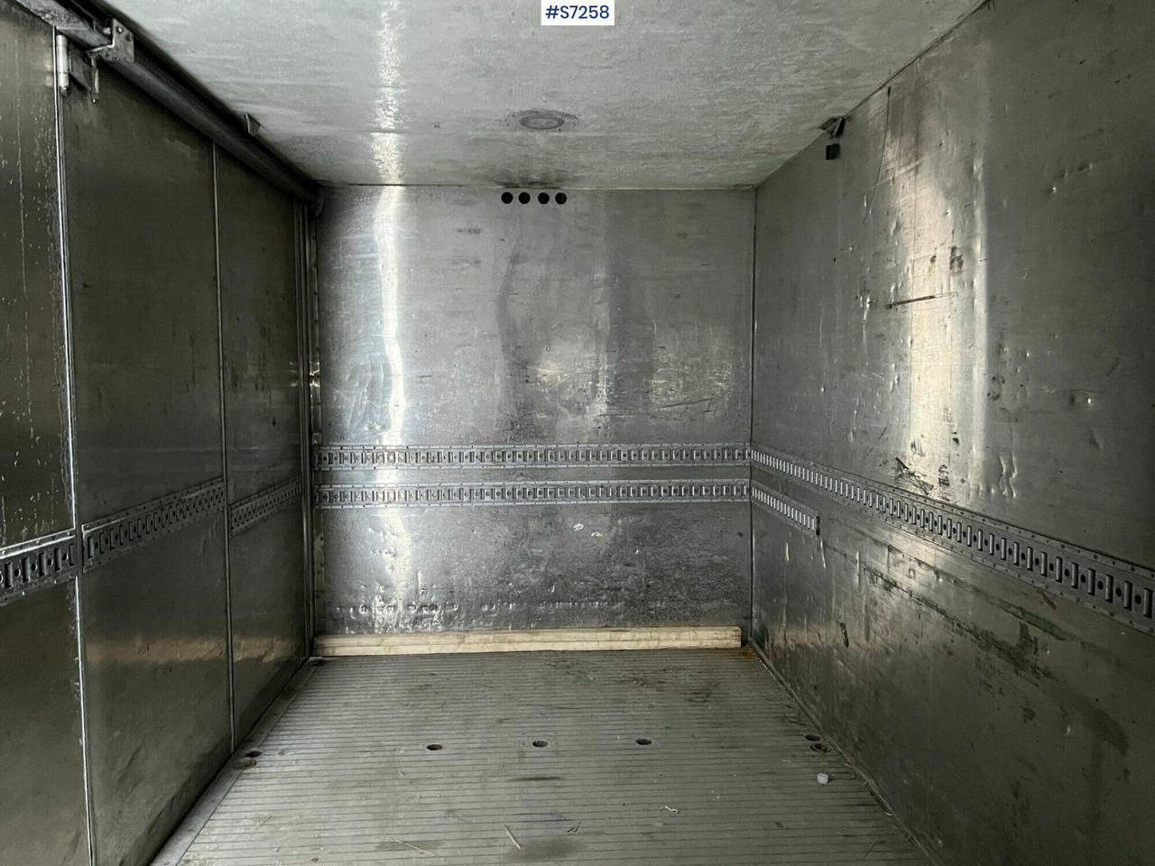 Scania P94 DB4x2NB260 Box truck - Box truck: picture 4 Scania P94 DB4x2NB260 Box truck - Box truck: picture 4