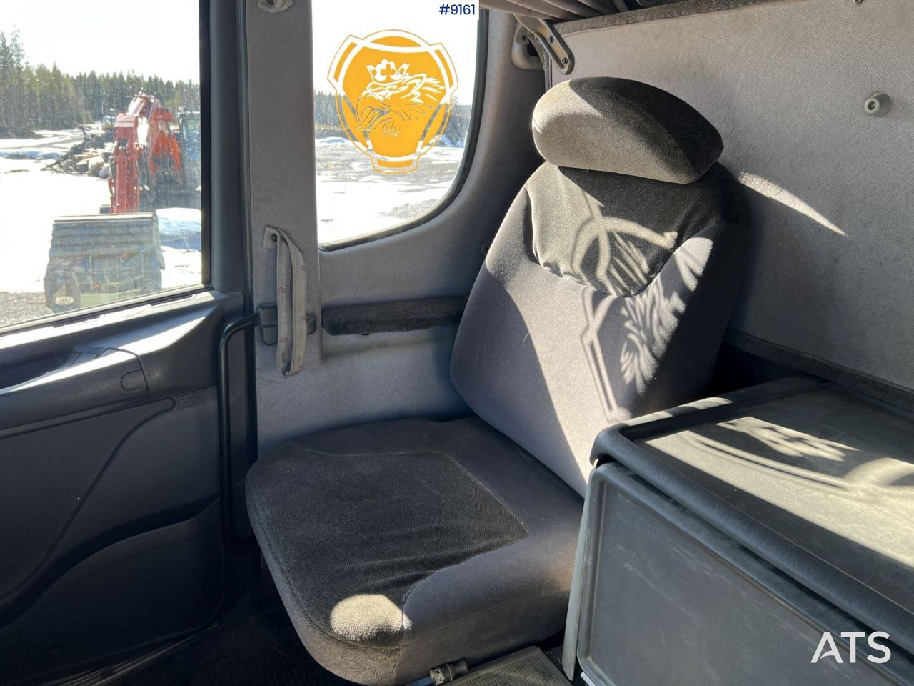 Cab chassis truck Scania R124 with cameleont quick lock, underbite and plow attachments: picture 46