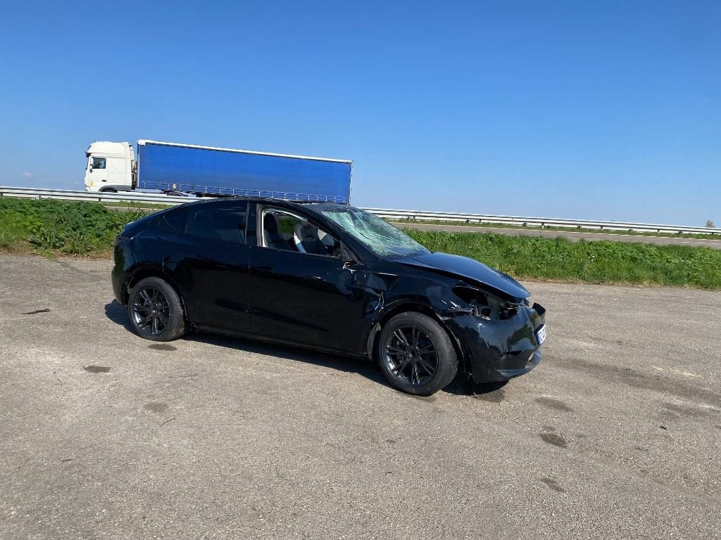 Tesla Model Y RWD/Origine Française endommagée - Car: picture 4 Tesla Model Y RWD/Origine Française endommagée - Car: picture 4