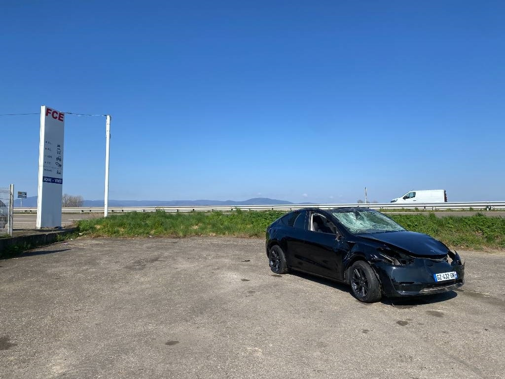Tesla Model Y RWD/Origine Française endommagée - Car: picture 3 Tesla Model Y RWD/Origine Française endommagée - Car: picture 3