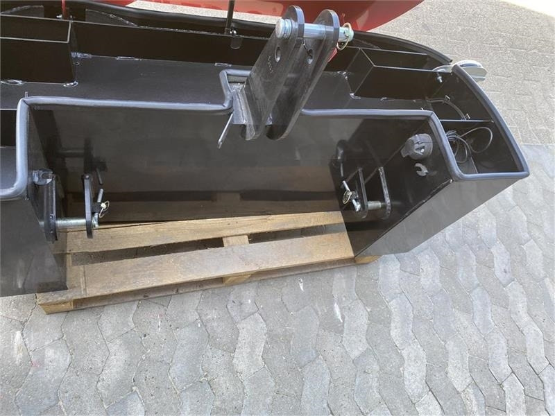 Case IH Frontvægtklods 1000 kg med lys - Counterweight: picture 3 Case IH Frontvægtklods 1000 kg med lys - Counterweight: picture 3
