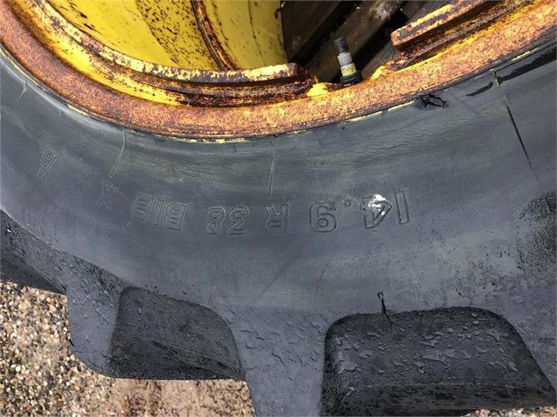 Michelin 14.9 R38 - Tire for Agricultural machinery: picture 2 Michelin 14.9 R38 - Tire for Agricultural machinery: picture 2