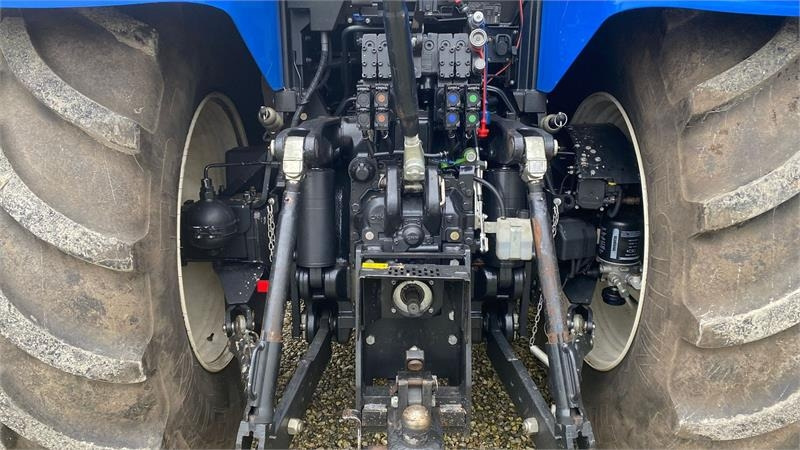 New Holland T7.270 AutoCommand T7.270 - Farm tractor: picture 5 New Holland T7.270 AutoCommand T7.270 - Farm tractor: picture 5
