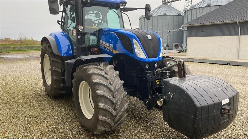 New Holland T7.270 AutoCommand T7.270 - Farm tractor: picture 2 New Holland T7.270 AutoCommand T7.270 - Farm tractor: picture 2