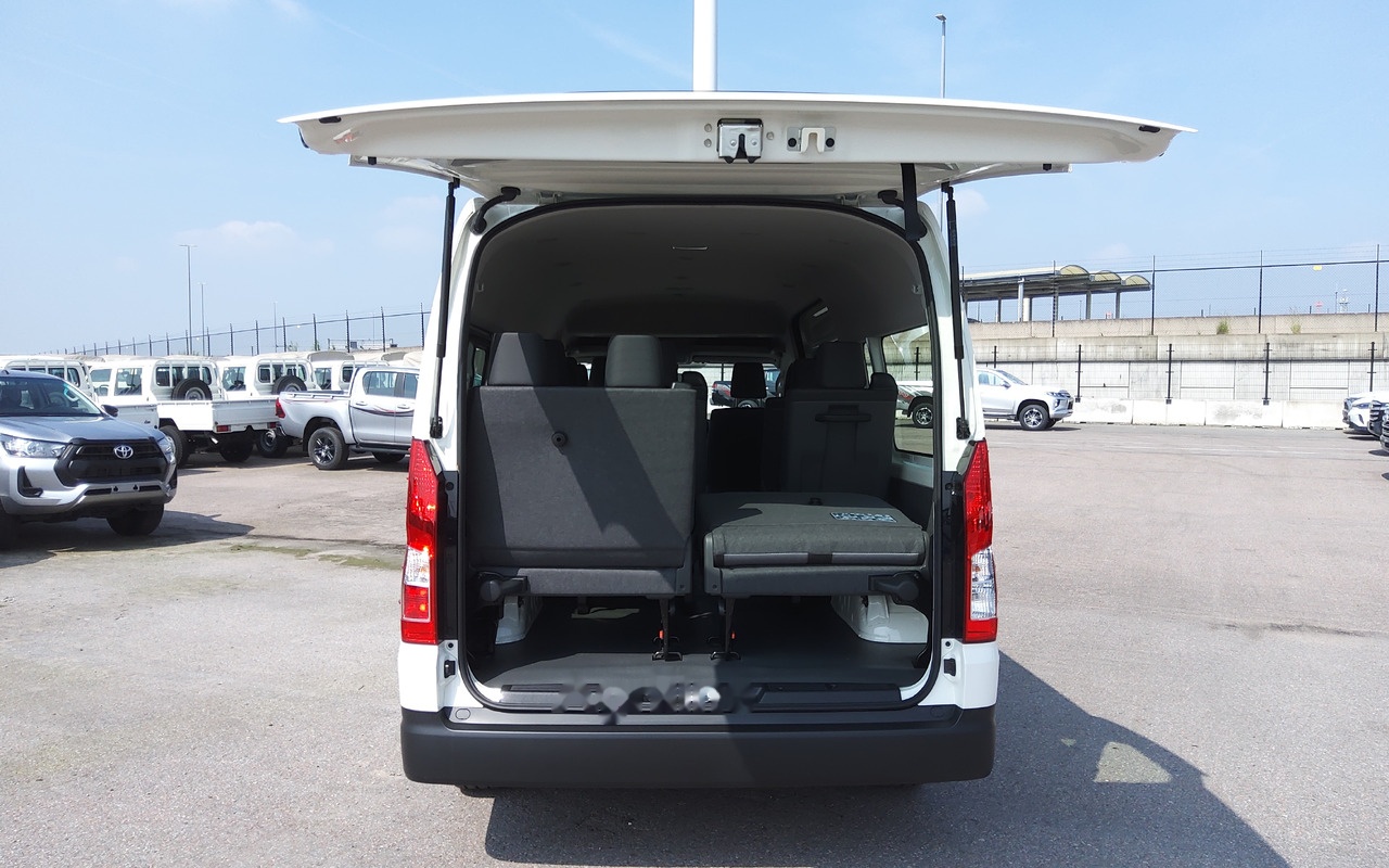 New Minibus, Passenger van Toyota Hiace HIGH ROOF / TOIT HAUT 2.8L Diesel Manual base: picture 12