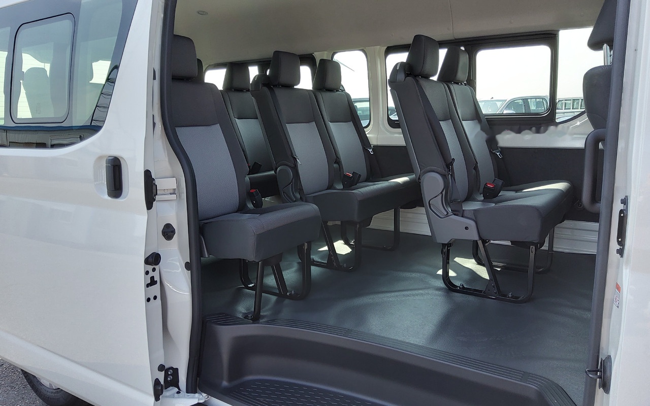New Minibus, Passenger van Toyota Hiace HIGH ROOF / TOIT HAUT 2.8L Diesel Manual base: picture 11