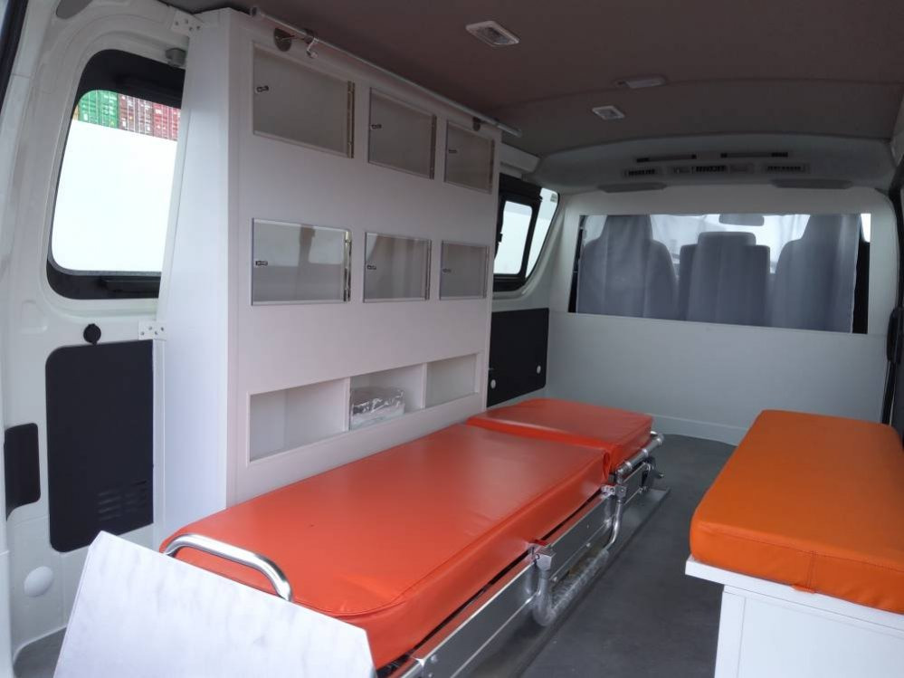 New Minibus, Passenger van Toyota Hiace STANDARD ROOF ambulance 2.5L Diesel Manual: picture 6