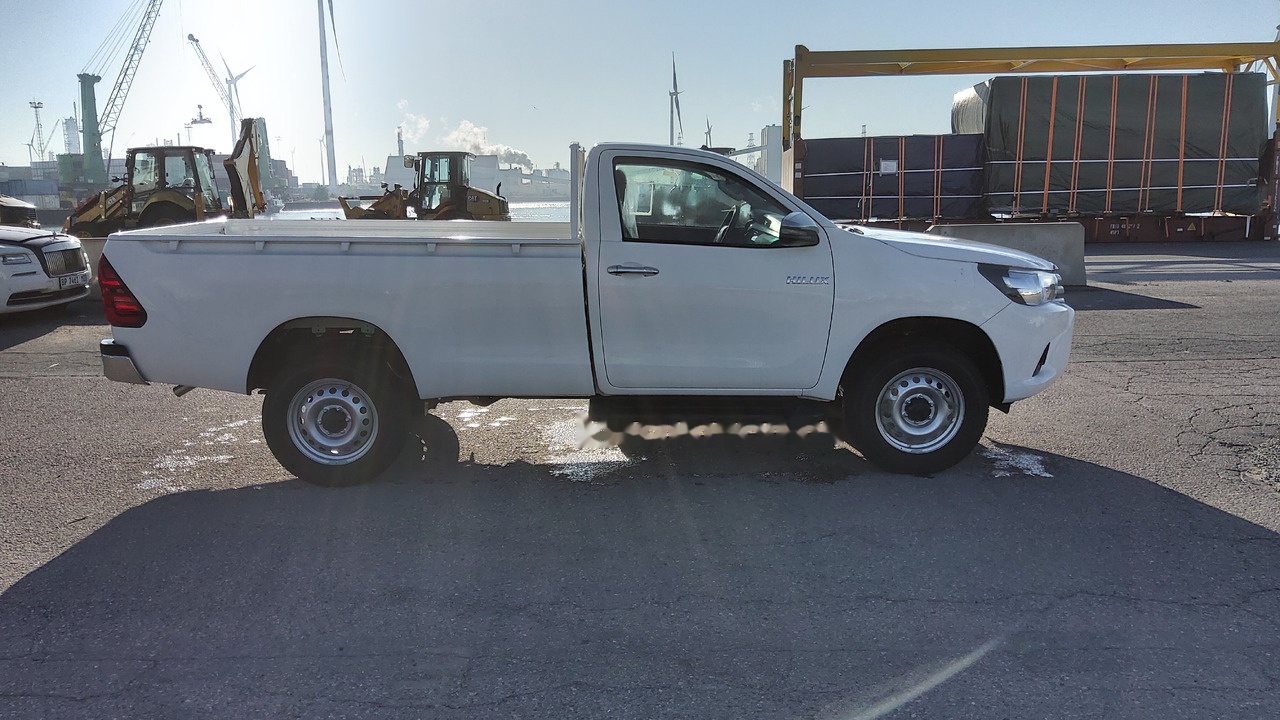 Toyota Hilux / Revo Pick-up single Cab pack security 2.4L Turbo Diesel Manual - Car: picture 2 Toyota Hilux / Revo Pick-up single Cab pack security 2.4L Turbo Diesel Manual - Car: picture 2