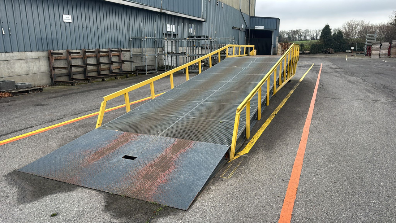 Jost B0203 12,5t - Loading ramp: picture 2 Jost B0203 12,5t - Loading ramp: picture 2