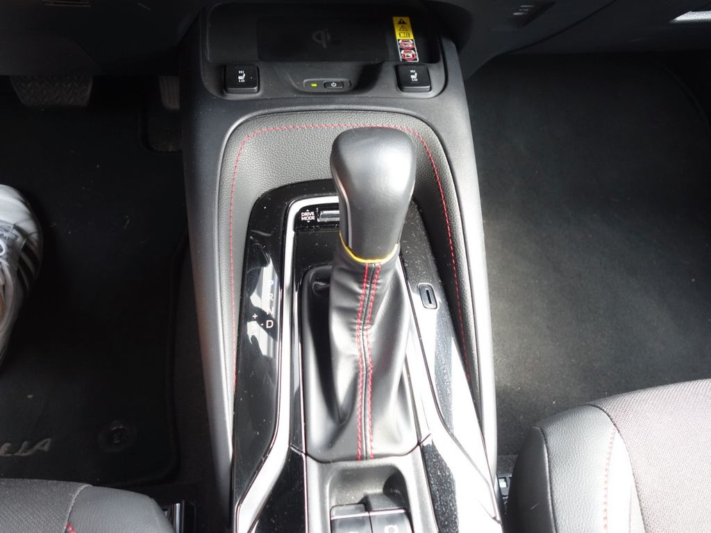 Toyota Corolla Touring 2,0 Hybrid  GR Sport  on lease Toyota Corolla Touring 2,0 Hybrid  GR Sport: picture 16