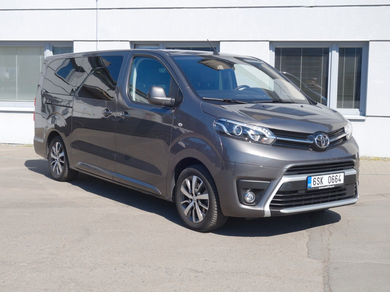 Toyota Proace Verso L2 Executive - Passenger van: picture 2 Toyota Proace Verso L2 Executive - Passenger van: picture 2