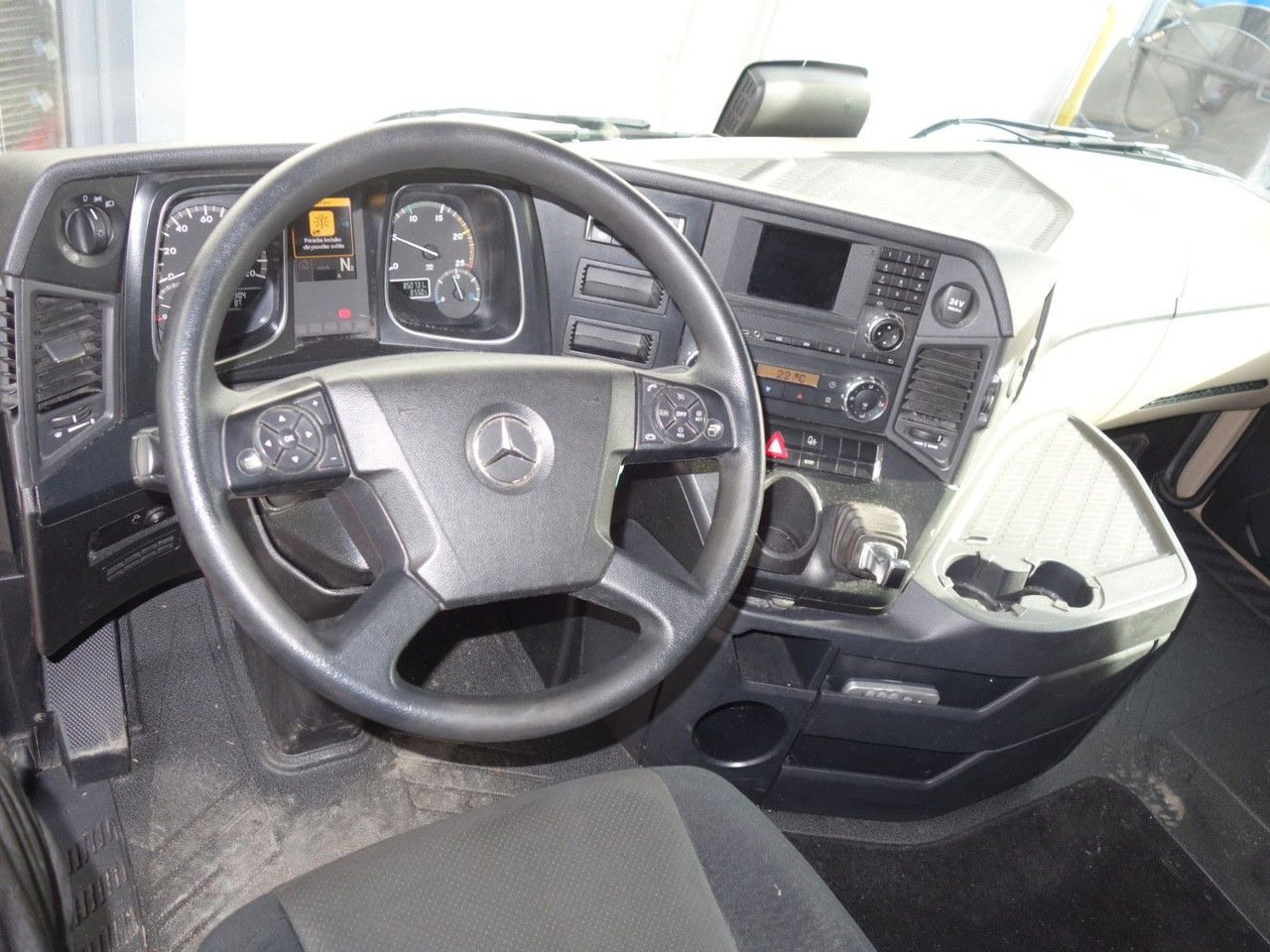 Tractor unit Mercedes-Benz Actros 1845 Lsnrl, Lowdeck, Standklima, 2 Stk.: picture 13