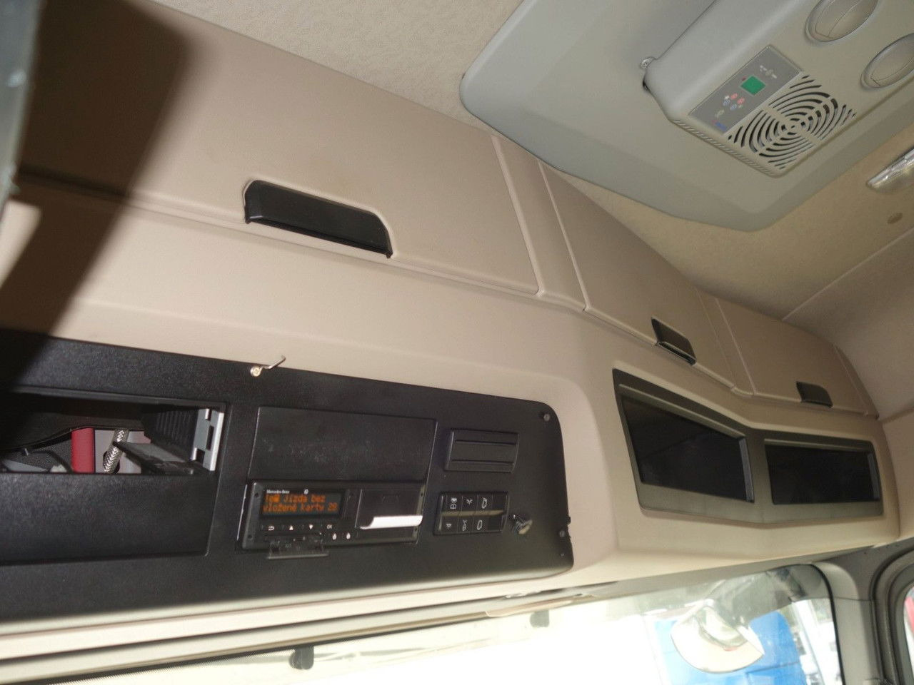 Tractor unit Mercedes-Benz Actros 1845 Lsnrl, Lowdeck, Standklima, 2 Stk.: picture 12