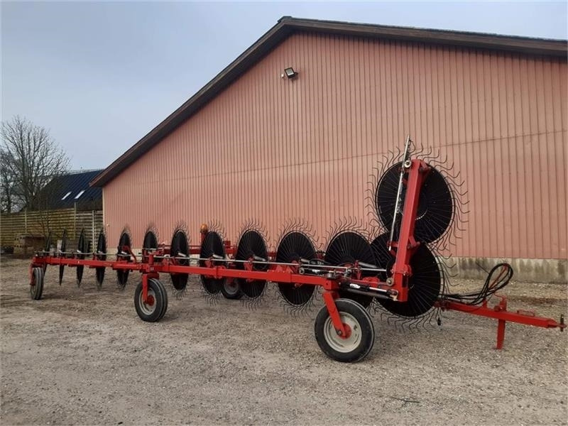 Tonutti T13 - Tedder/ Rake: picture 1 Tonutti T13 - Tedder/ Rake: picture 1