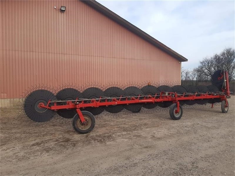 Tonutti T13 - Tedder/ Rake: picture 3 Tonutti T13 - Tedder/ Rake: picture 3